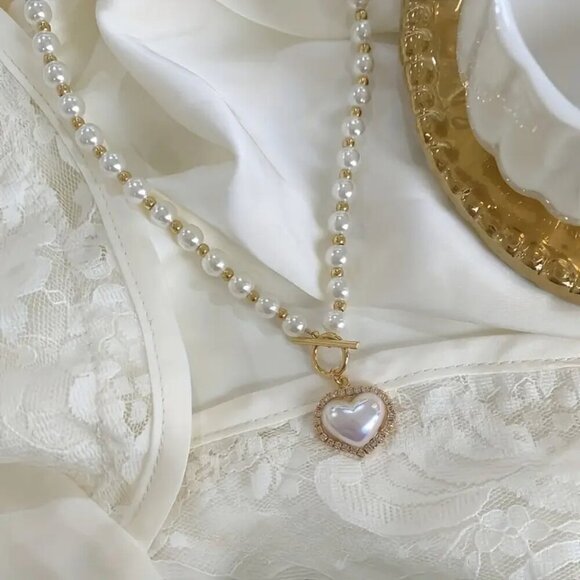 Jewelry - Elegant Faux Pearl Heart Pendant Necklace